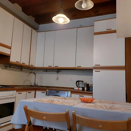 1 Step On The Apartment *